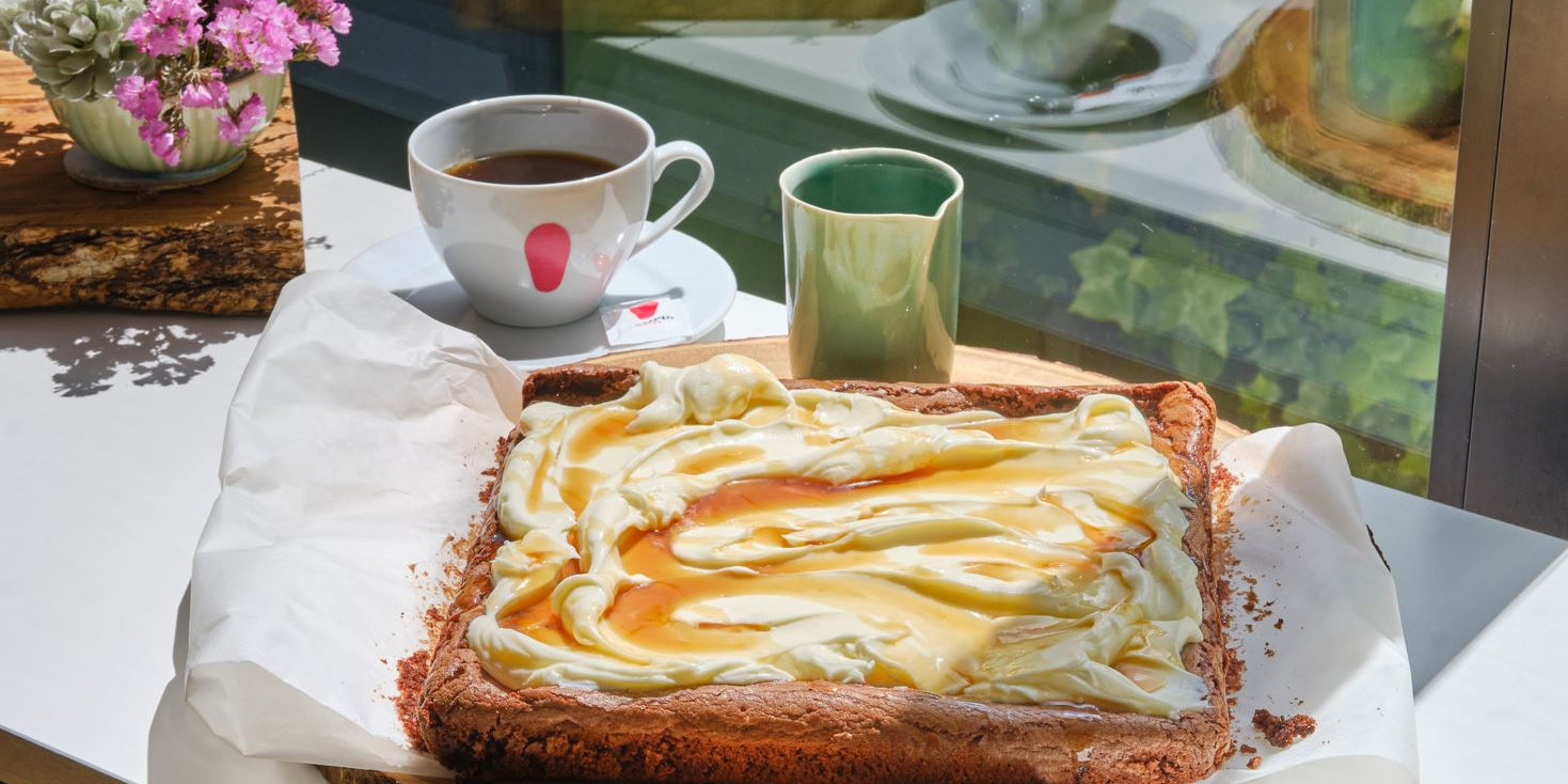 BROWNIE DE CAFÉ CON COBERTURA CREMOSA