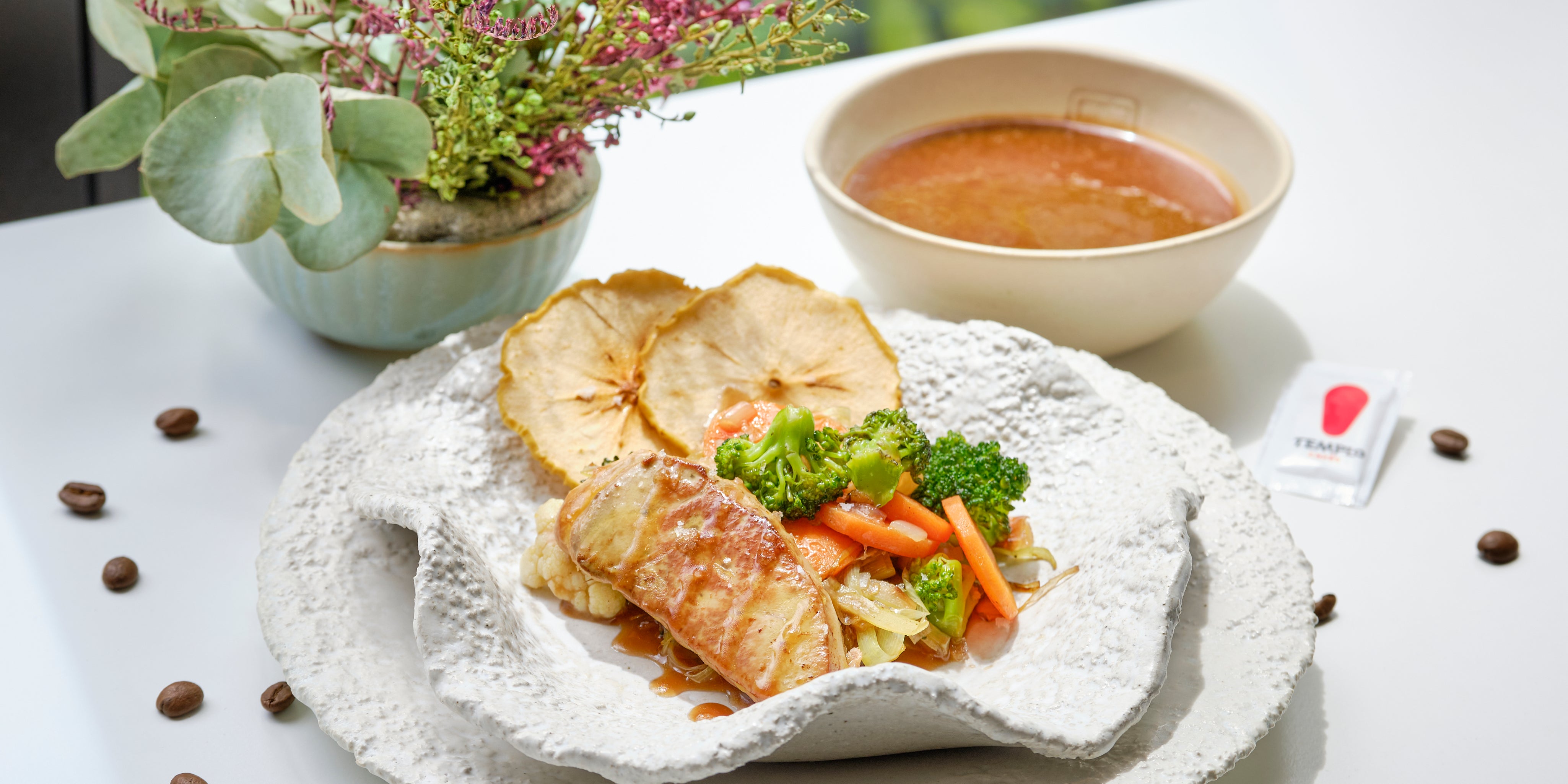 ENSALADA DE VERDURAS Y FOIE CON VINAGRETA DE CAFÉ TEMPLO